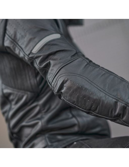 SHIMA HUNTER 2.0 ODINĖ JUODA MOTO STRIUKĖ